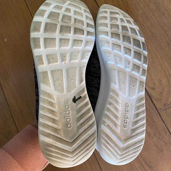 Women’s adidas shoes, size 6 - Picture 2 of 3
